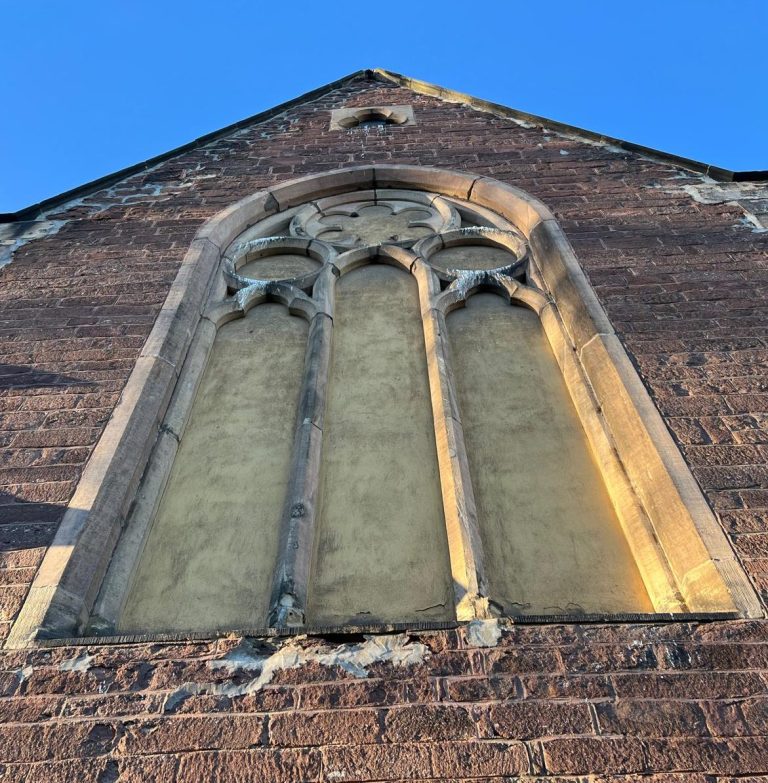 Fehlendes Kirchfenster Südseite